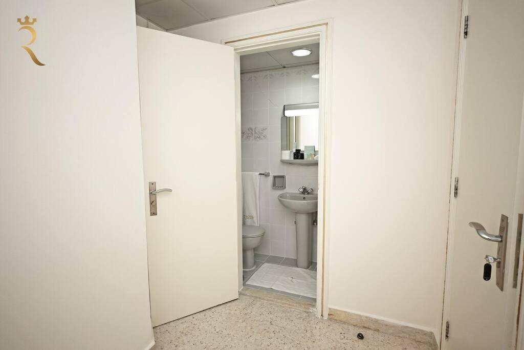 Serene 3br Splendor Retreat At Corniche Appartement *
