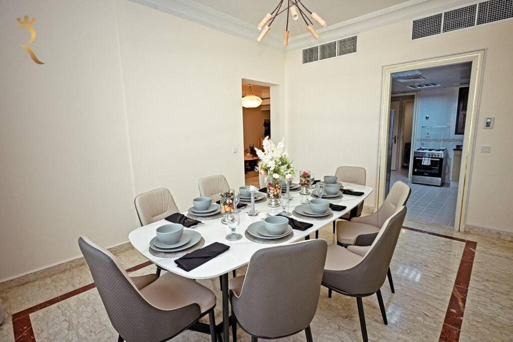 Serene 3br Splendor Retreat At Corniche Appartement *