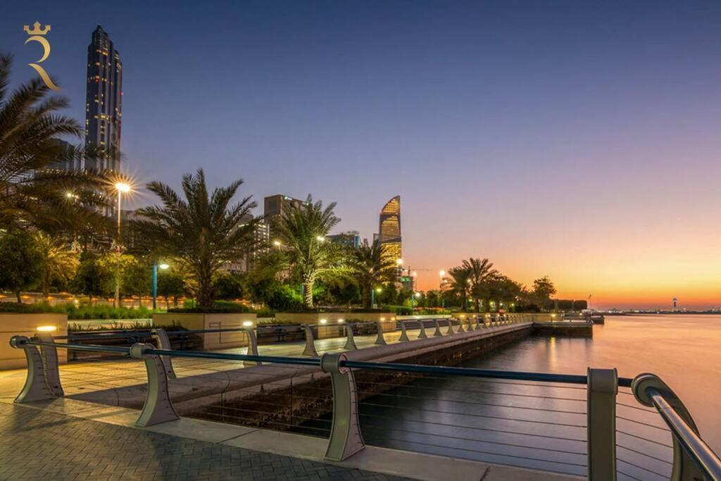 Serene 3br Splendor Retreat At Corniche