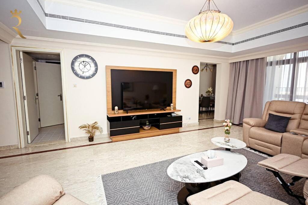 Serene 3br Splendor Retreat At Corniche *