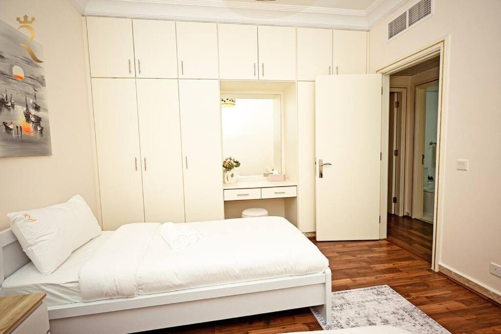 Serene 3br Splendor Retreat At Corniche Appartement *