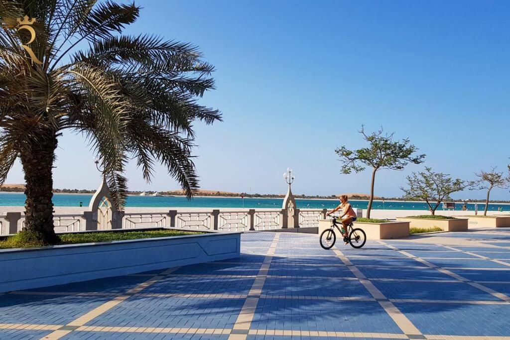 Serene 3br Splendor Retreat At Corniche