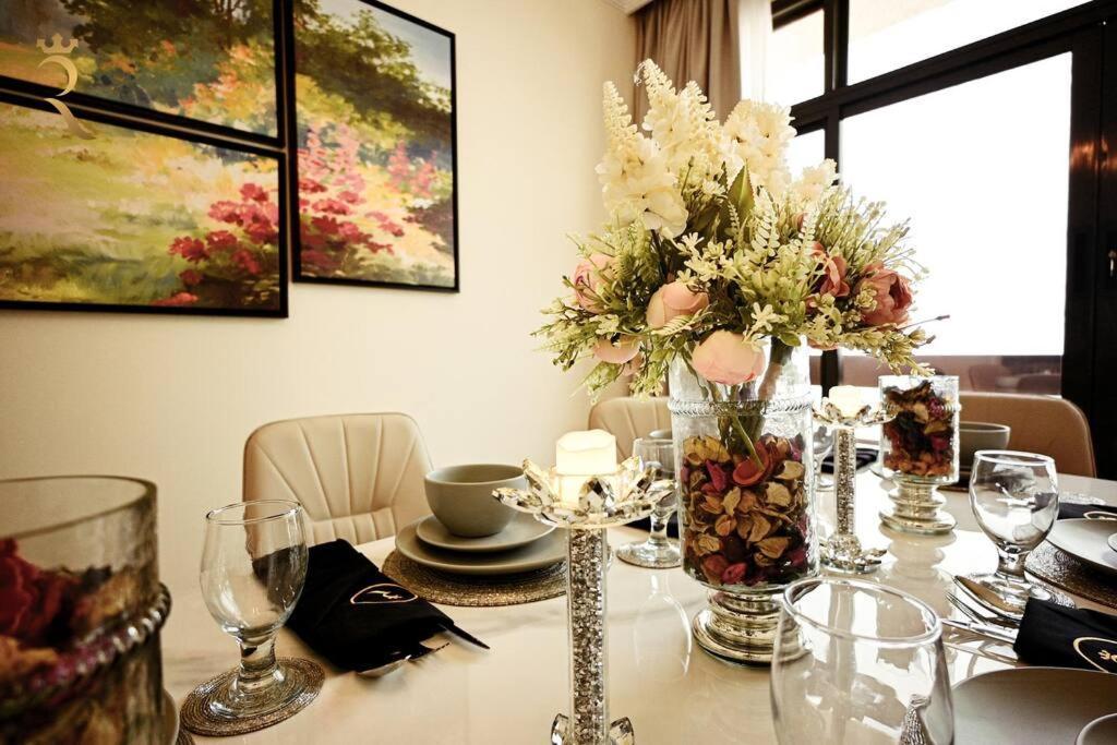 Serene 3br Splendor Retreat At Corniche Appartement *