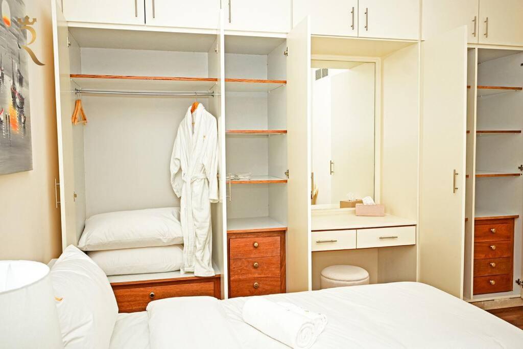 Serene 3br Splendor Retreat At Corniche Appartement *