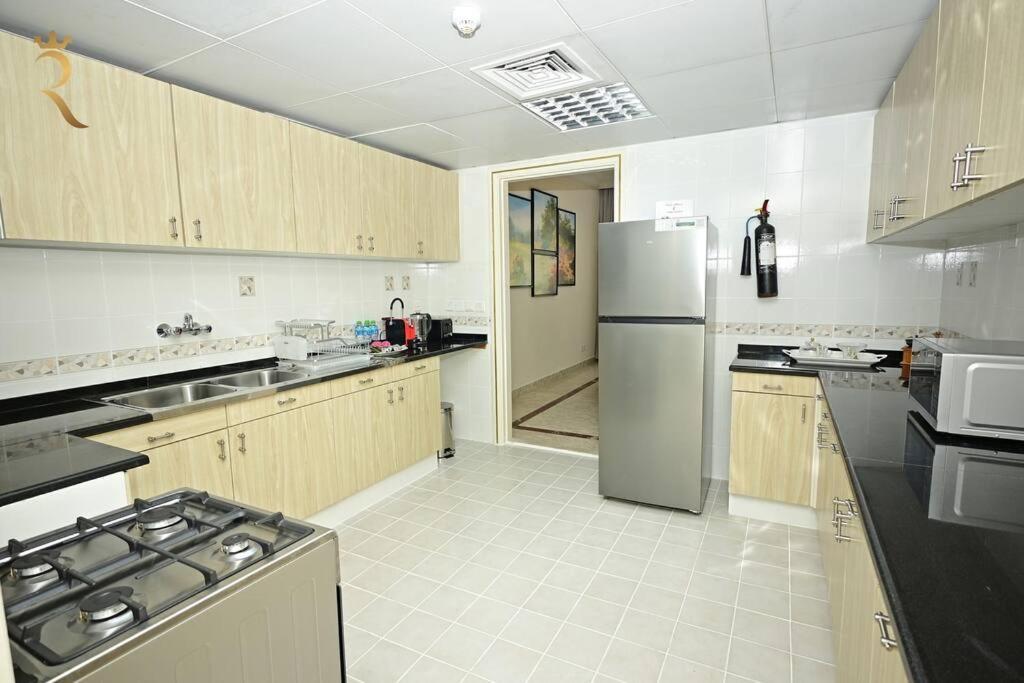 Serene 3br Splendor Retreat At Corniche *