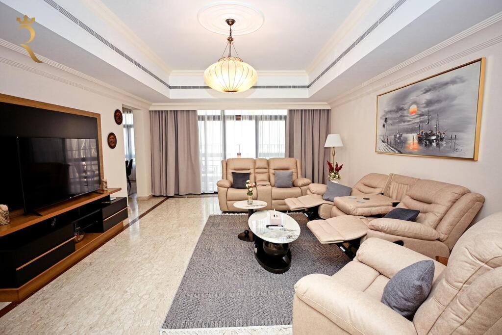 Serene 3br Splendor Retreat At Corniche *