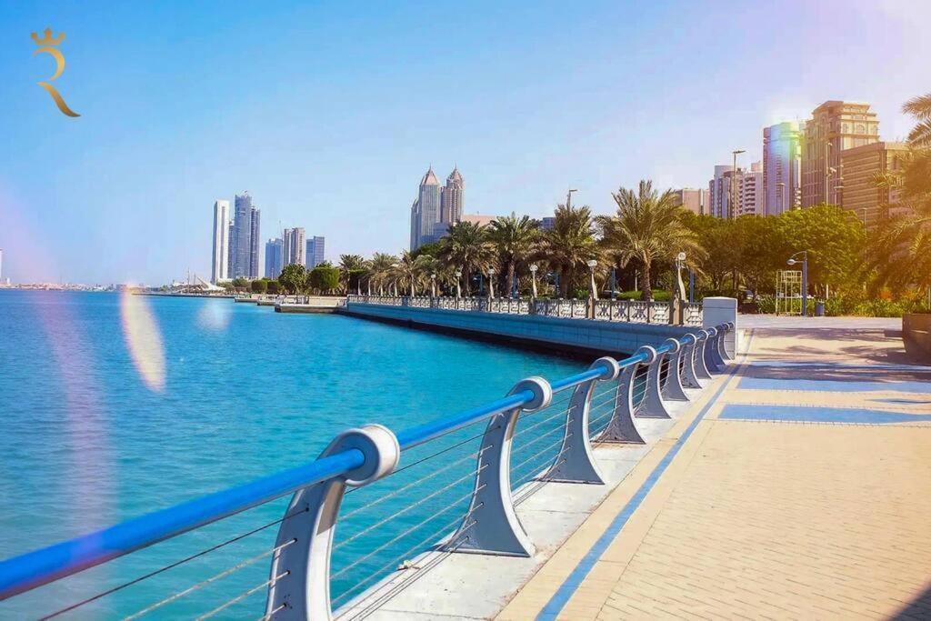 Serene 3br Splendor Retreat At Corniche