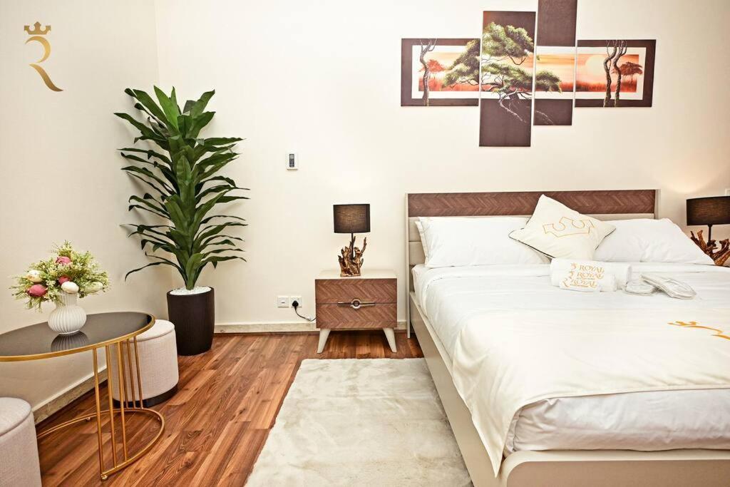 Serene 3br Splendor Retreat At Corniche *